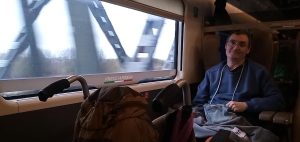 Rollstuhlfahrer im Frecciarossa-Zug in Italien
