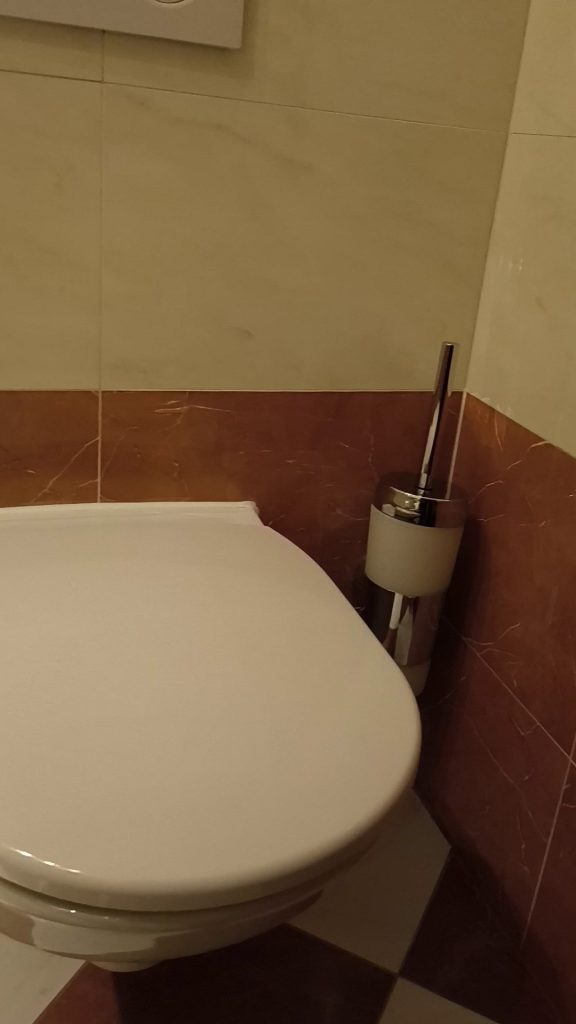 Toilette im Hotelzimmer